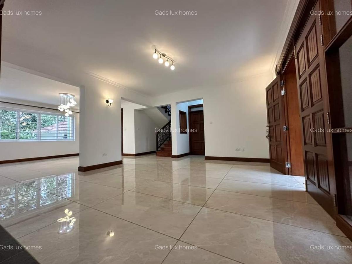 5 Bed Townhouse with En Suite at Rosslyn - 5