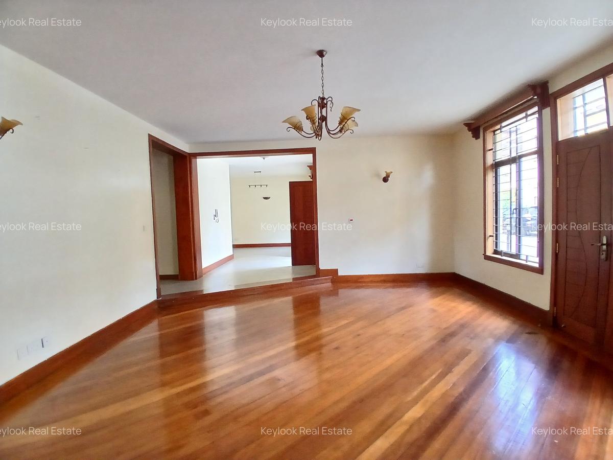 5 Bed Townhouse with En Suite in Lavington - 4