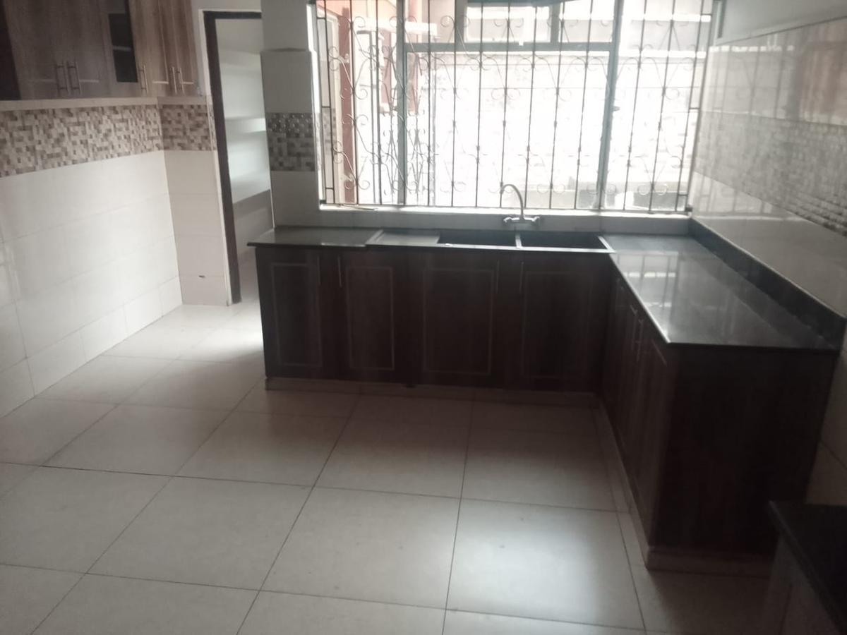 4 Bed Villa with En Suite in Brookside - 12