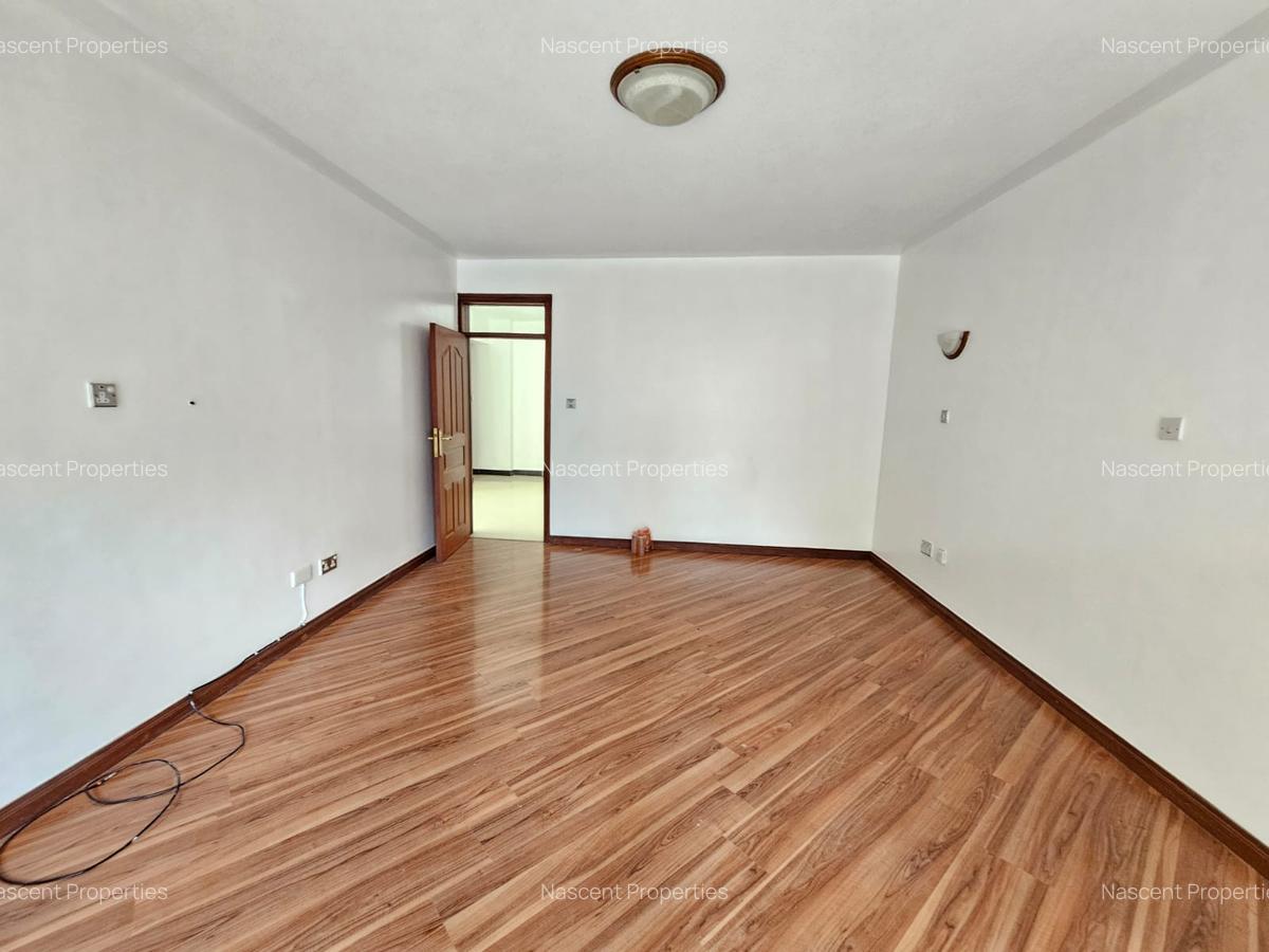 4 Bed Townhouse with En Suite in Spring Valley - 3