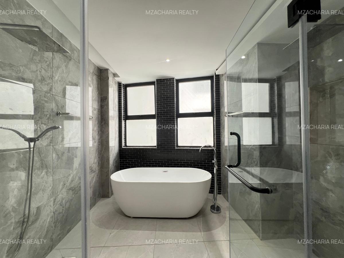 3 Bed Apartment with En Suite in Riverside - 8