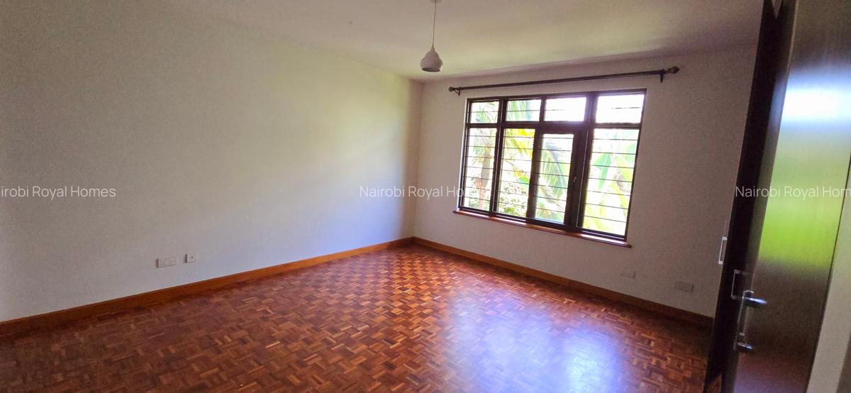 6 Bed Townhouse with En Suite at Lavington Green - 16