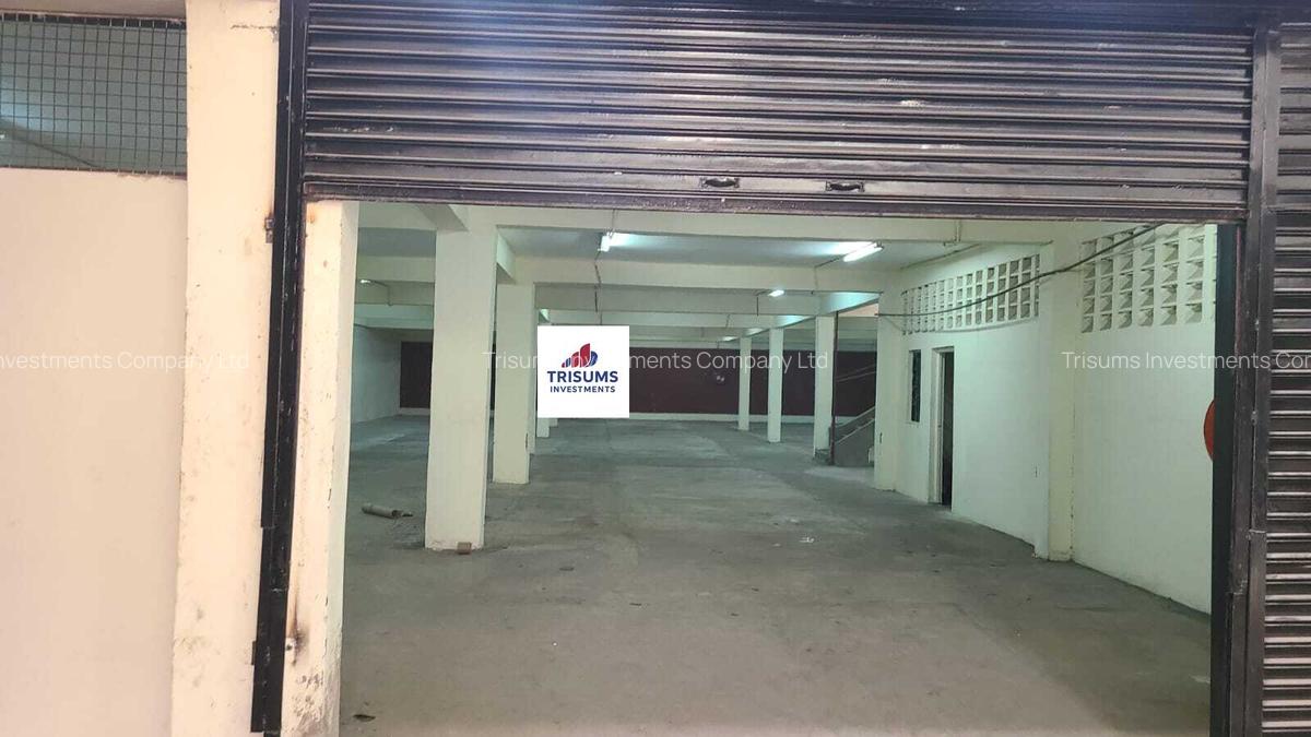 12,000 ft² Warehouse with Fibre Internet in Industrial Area - 11