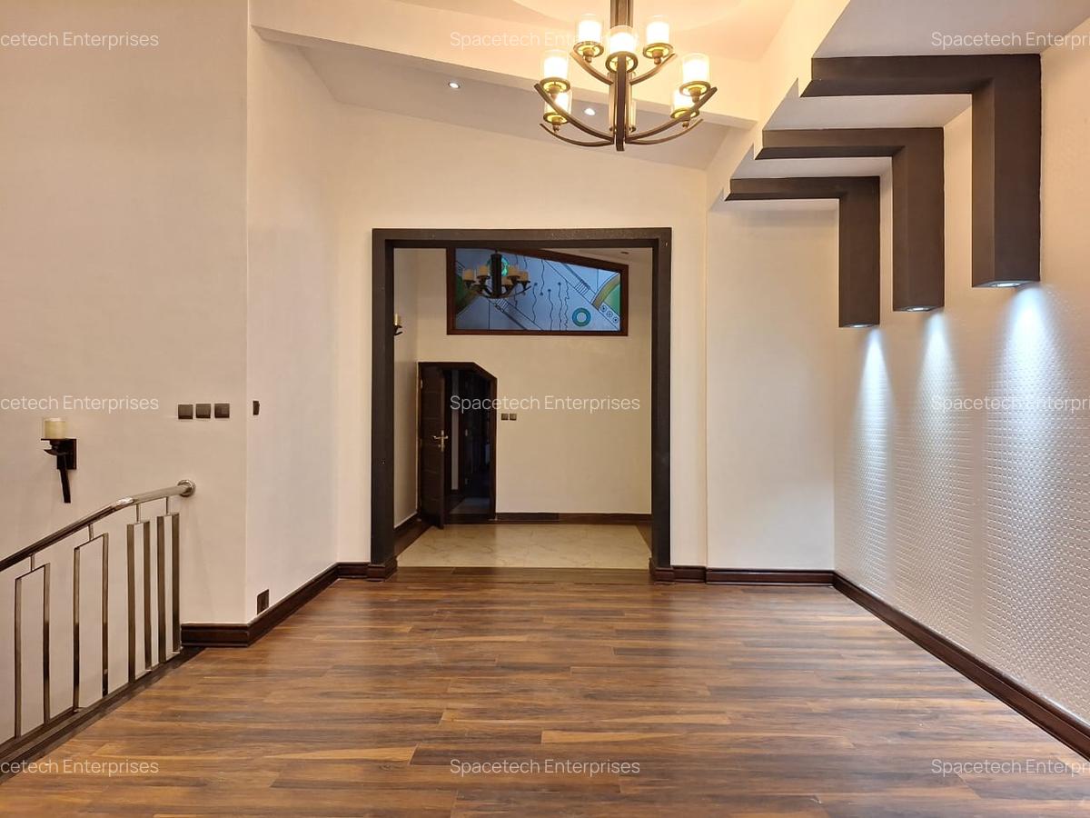 6 Bed House with En Suite in Kyuna - 8