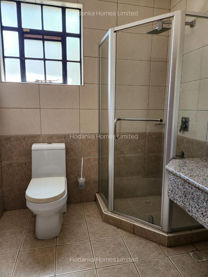 5 Bed Townhouse with En Suite in Lavington - 16