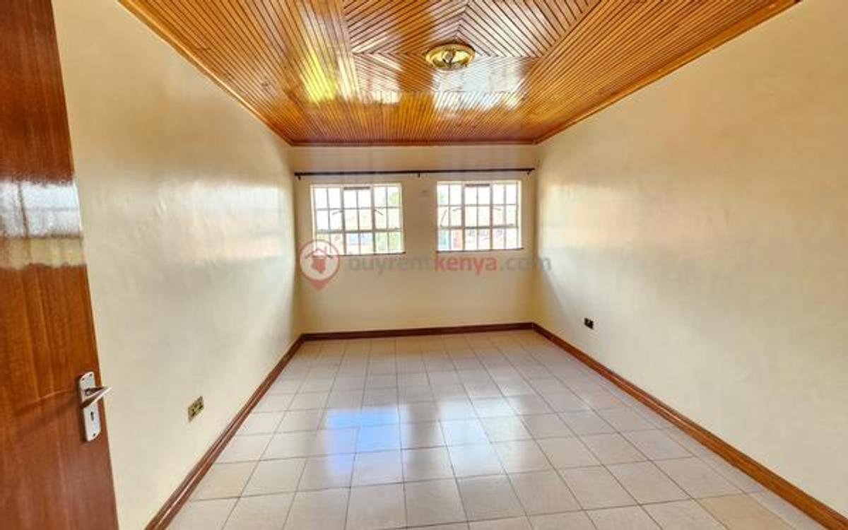 5 Bed Townhouse with En Suite at Westlands - 10