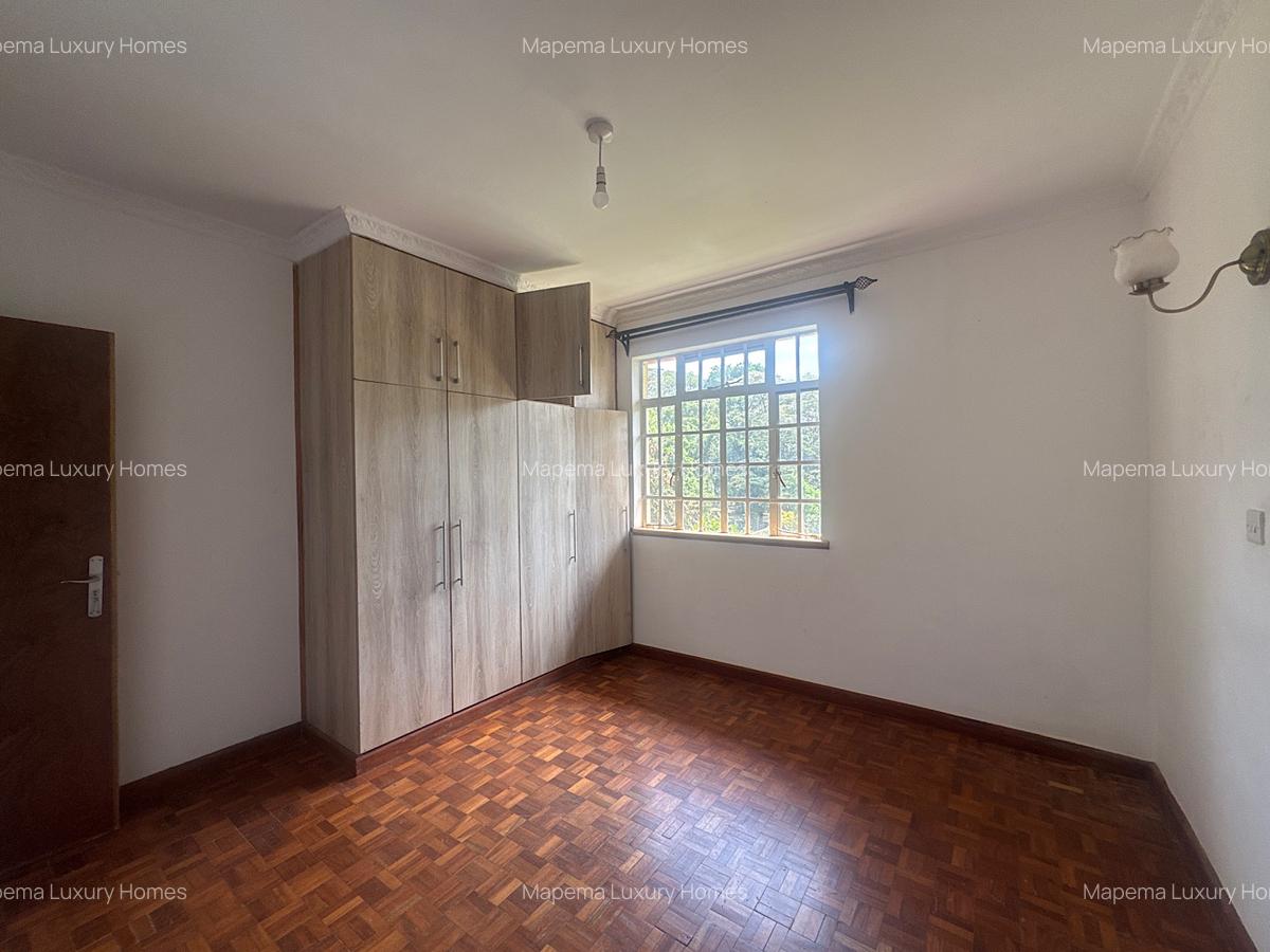 5 Bed House with En Suite at Hardy Area - 5
