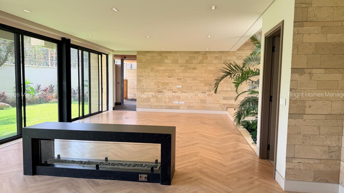 5 Bed Townhouse with En Suite in Westlands Area - 20