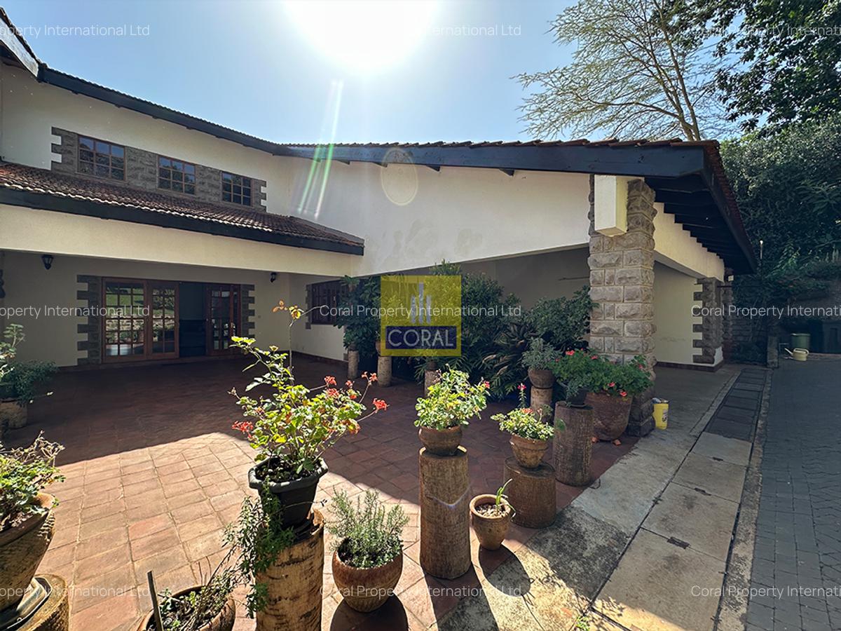 3 Bed Apartment in Nyari - 1