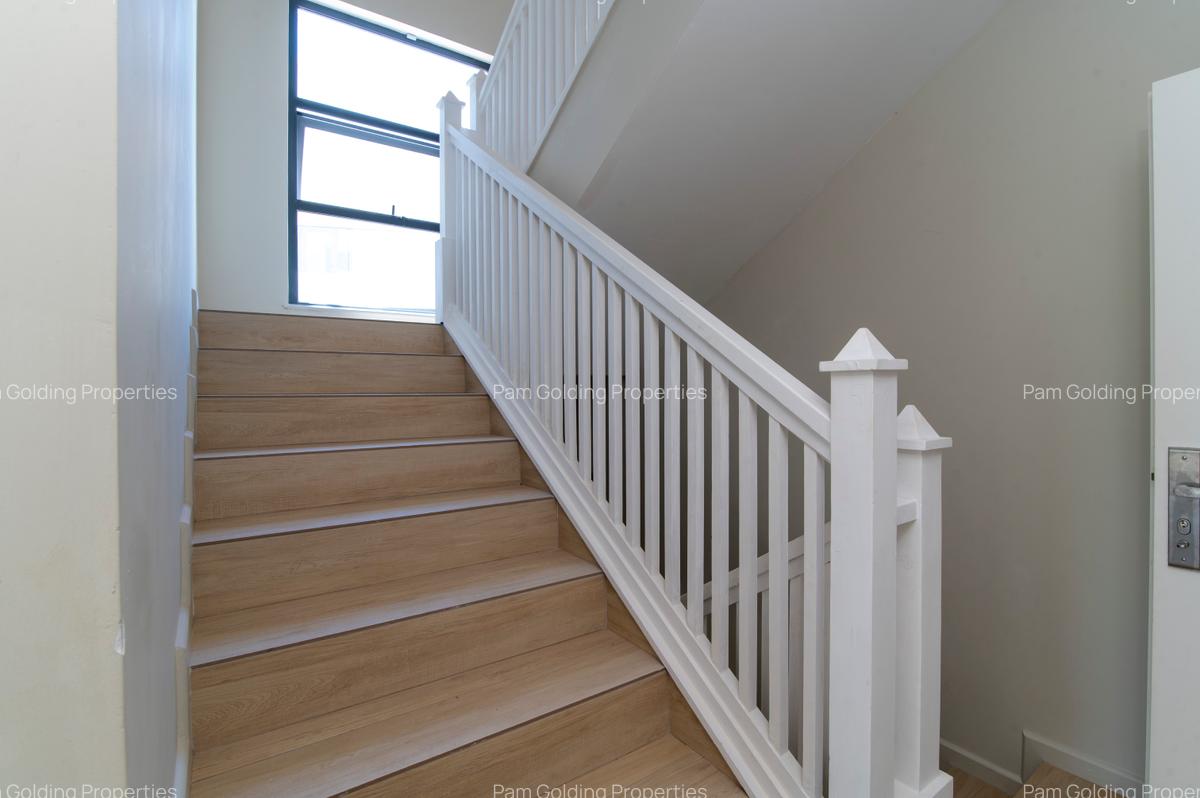 5 Bed Townhouse with En Suite at Westlands - 15