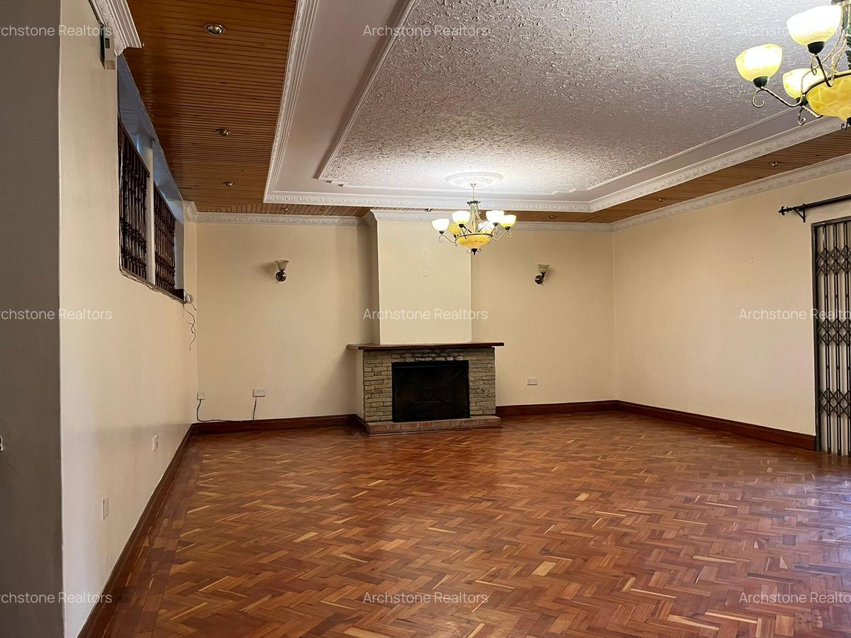 5 Bed House with En Suite in Lavington - 14