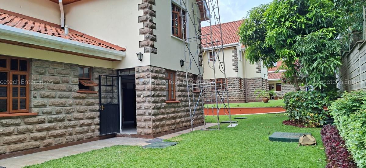 4 Bed Townhouse with En Suite in Lavington - 2
