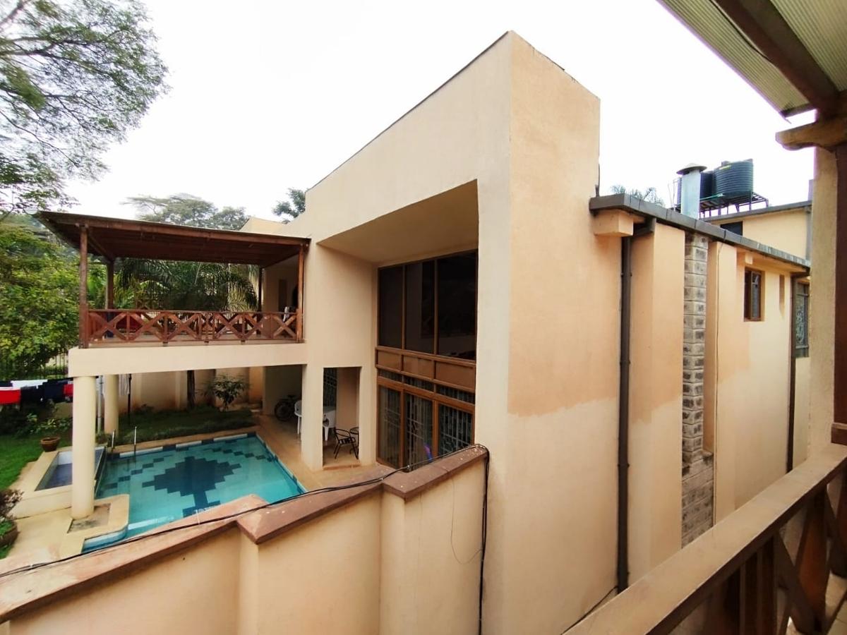 4 Bed House with En Suite in Lavington - 6