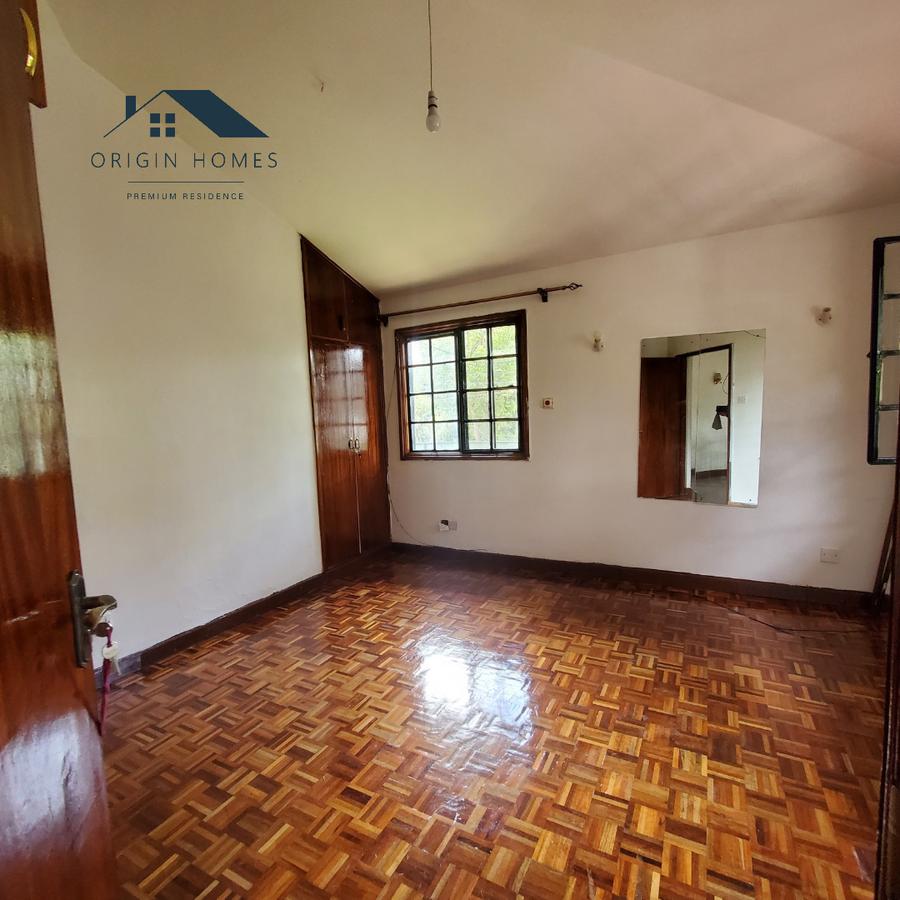 5 Bed Townhouse with En Suite at Lavington - 18