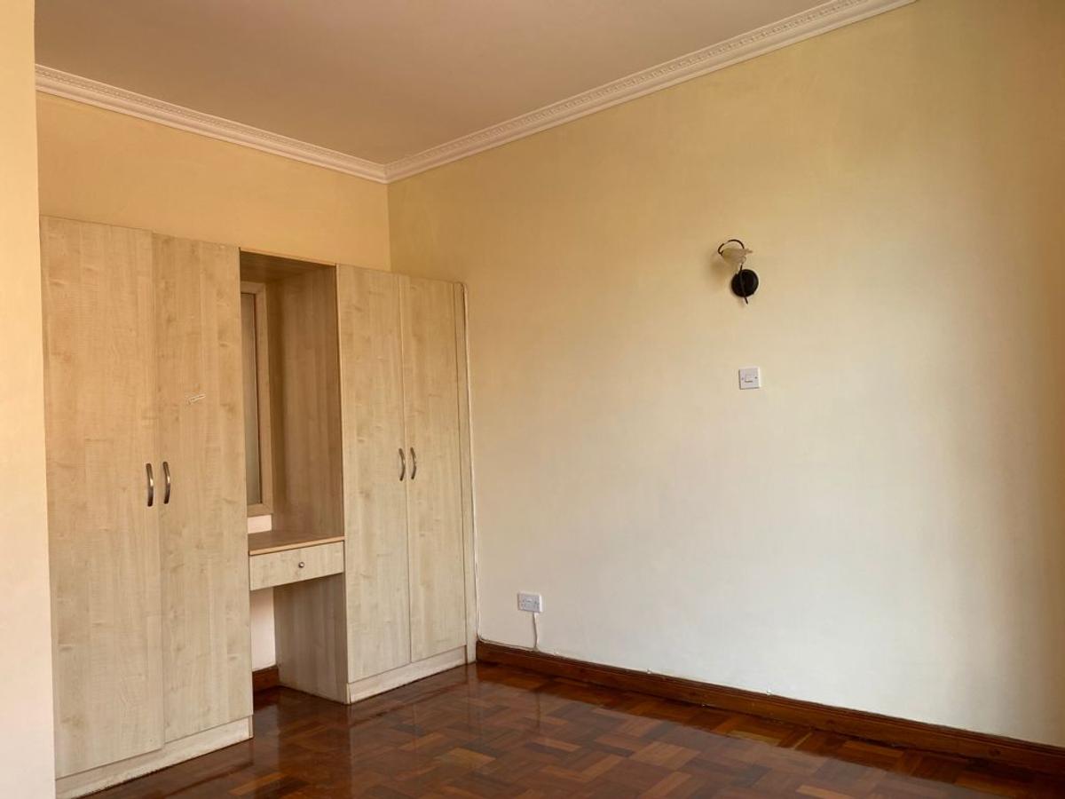 5 Bed Townhouse with En Suite in Lavington - 2