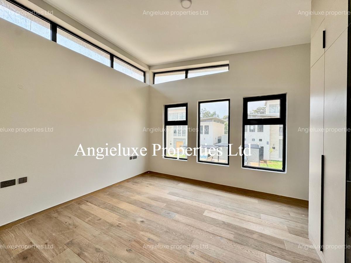 5 Bed Townhouse with En Suite at Runda - 12