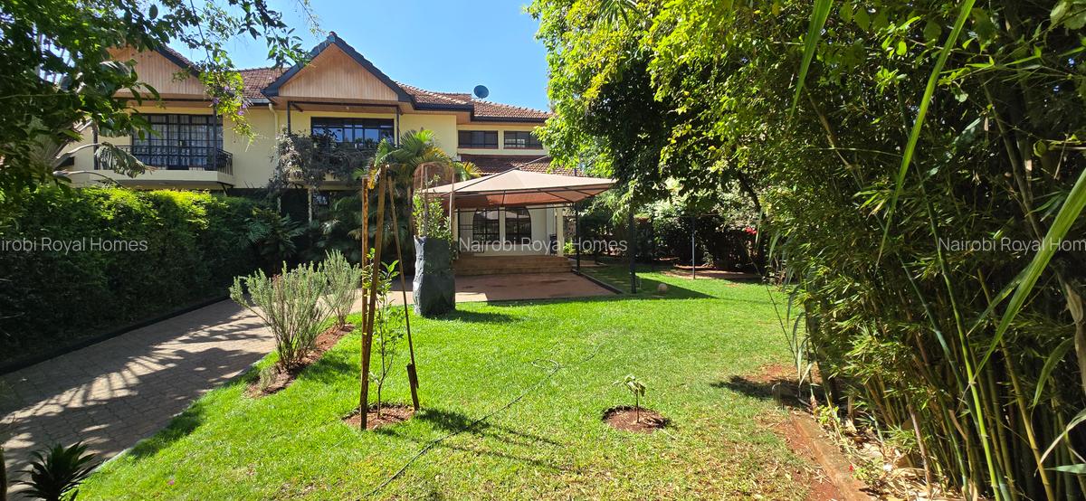 5 Bed Townhouse with En Suite at Lavington Green - 3