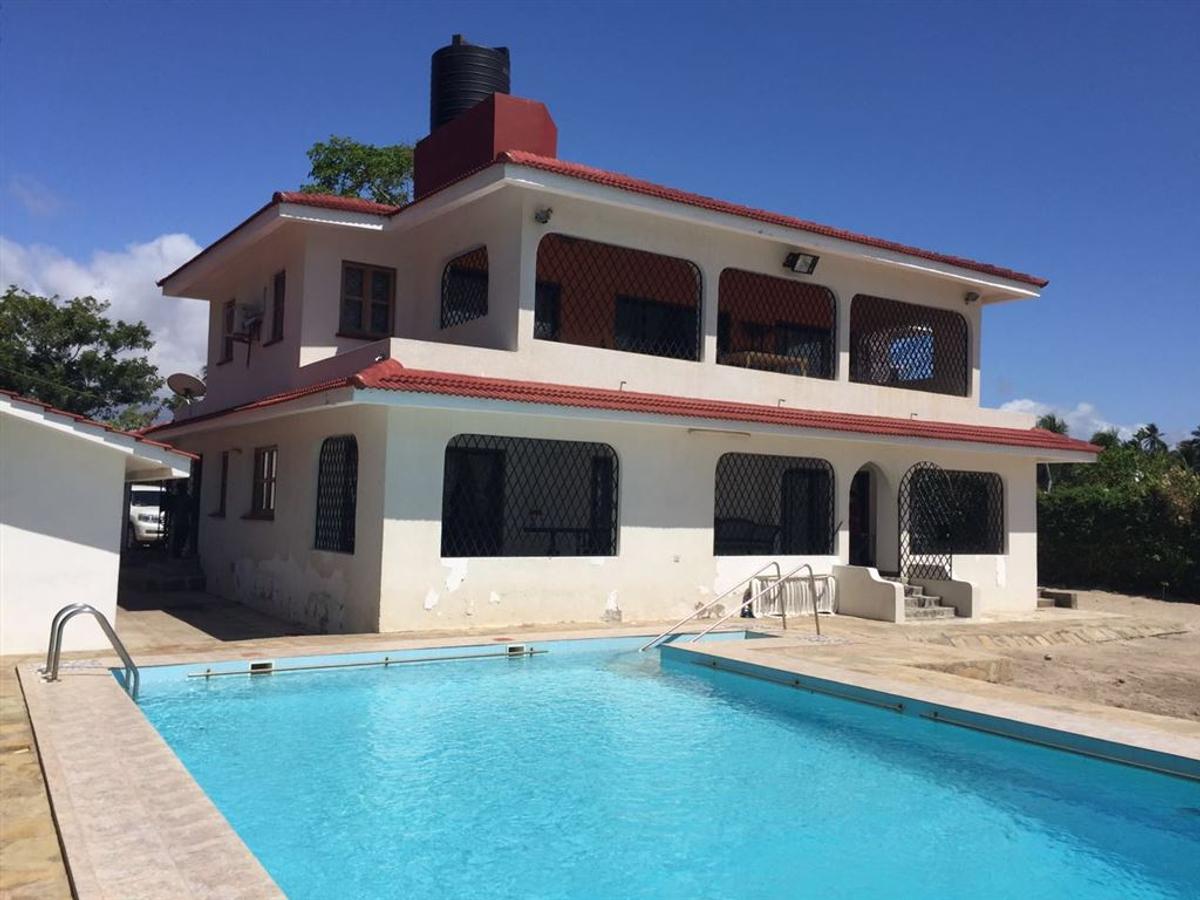 3 Bed House with Swimming Pool in Kilifi County - 1