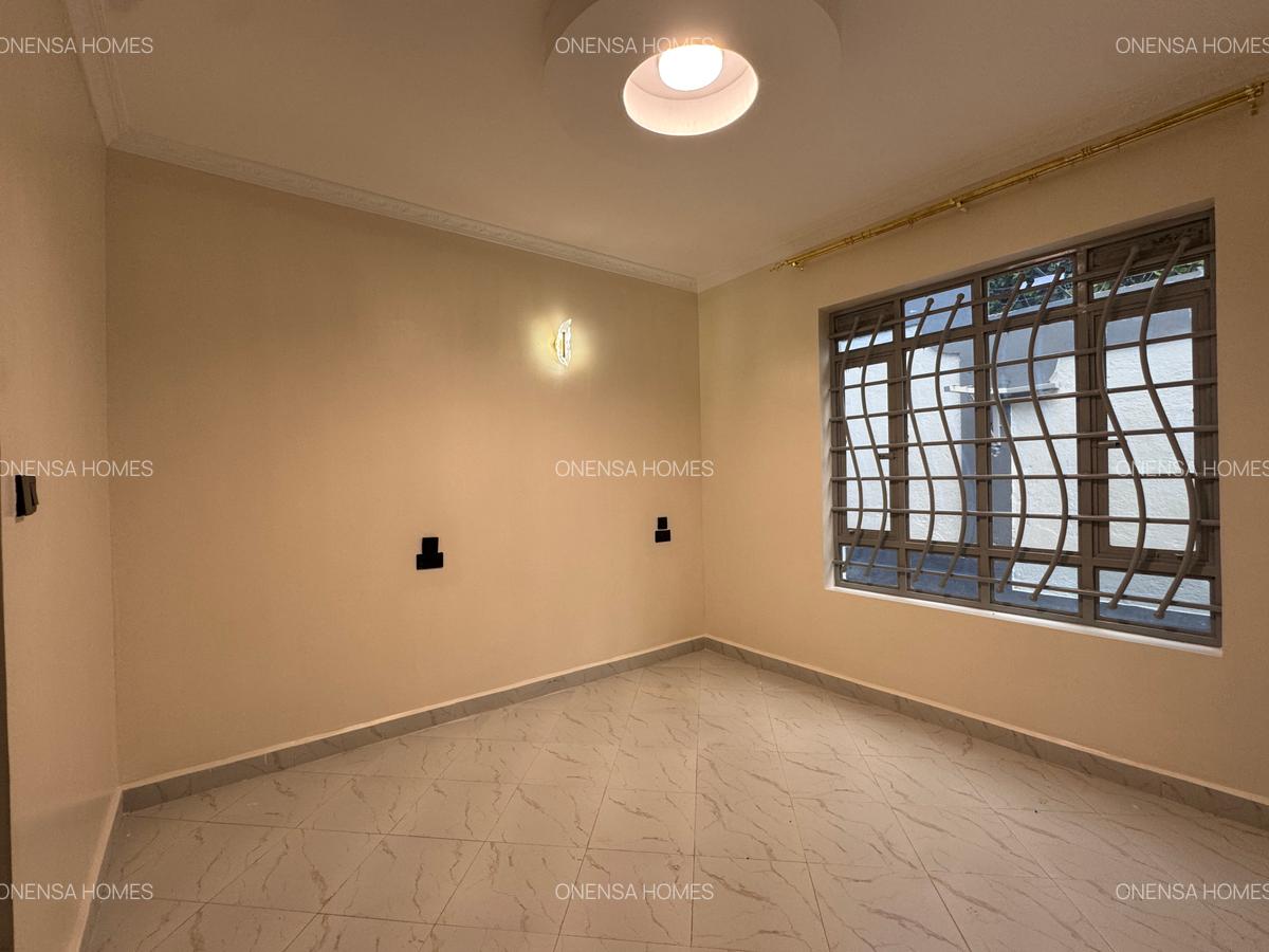 4 Bed House with En Suite in Eastern ByPass - 14