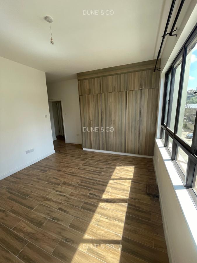 3 Bed Apartment with En Suite in Lavington - 15