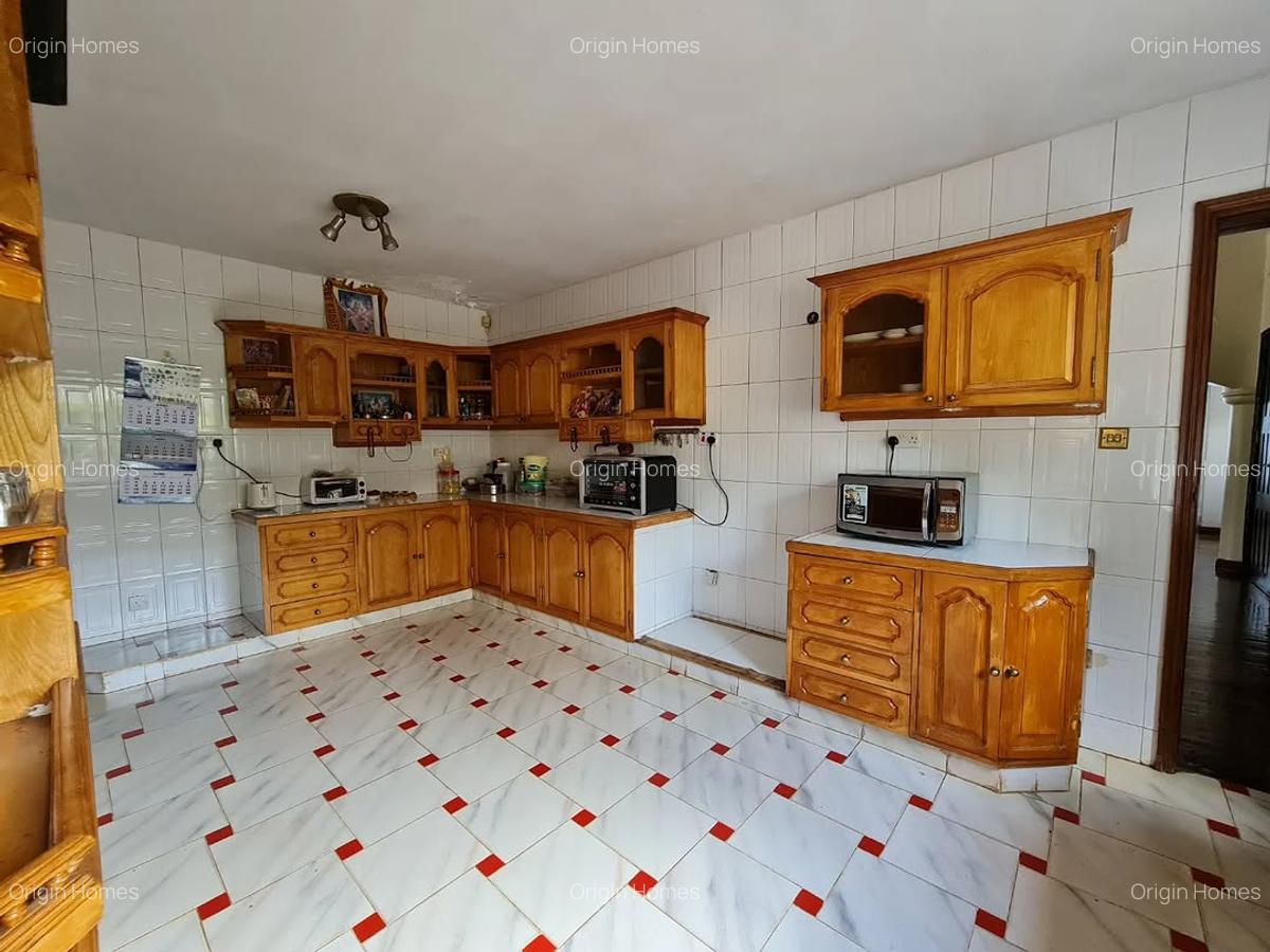 5 Bed House with En Suite at Nyari - 20