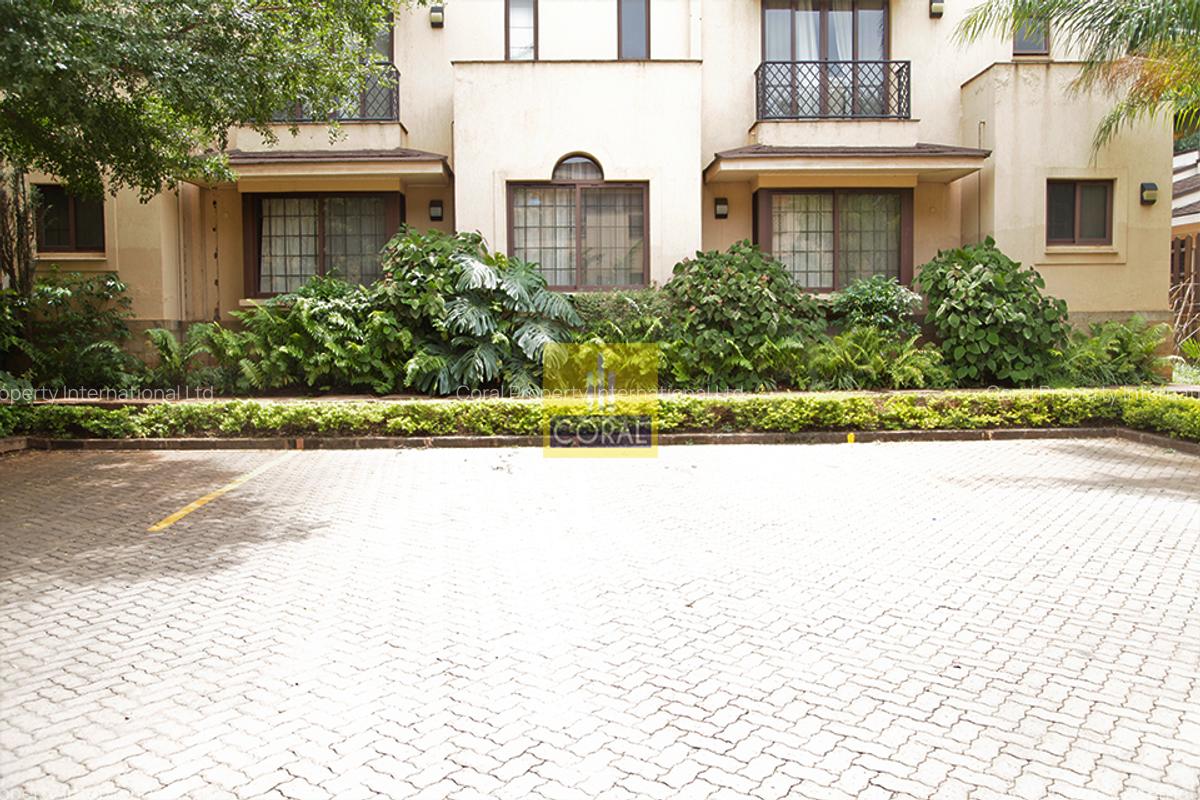 3 Bed Apartment in Riverside - 19