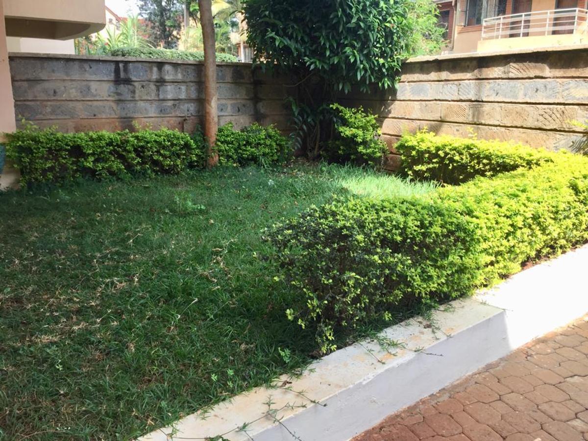 5 Bed House with En Suite in Lavington - 2