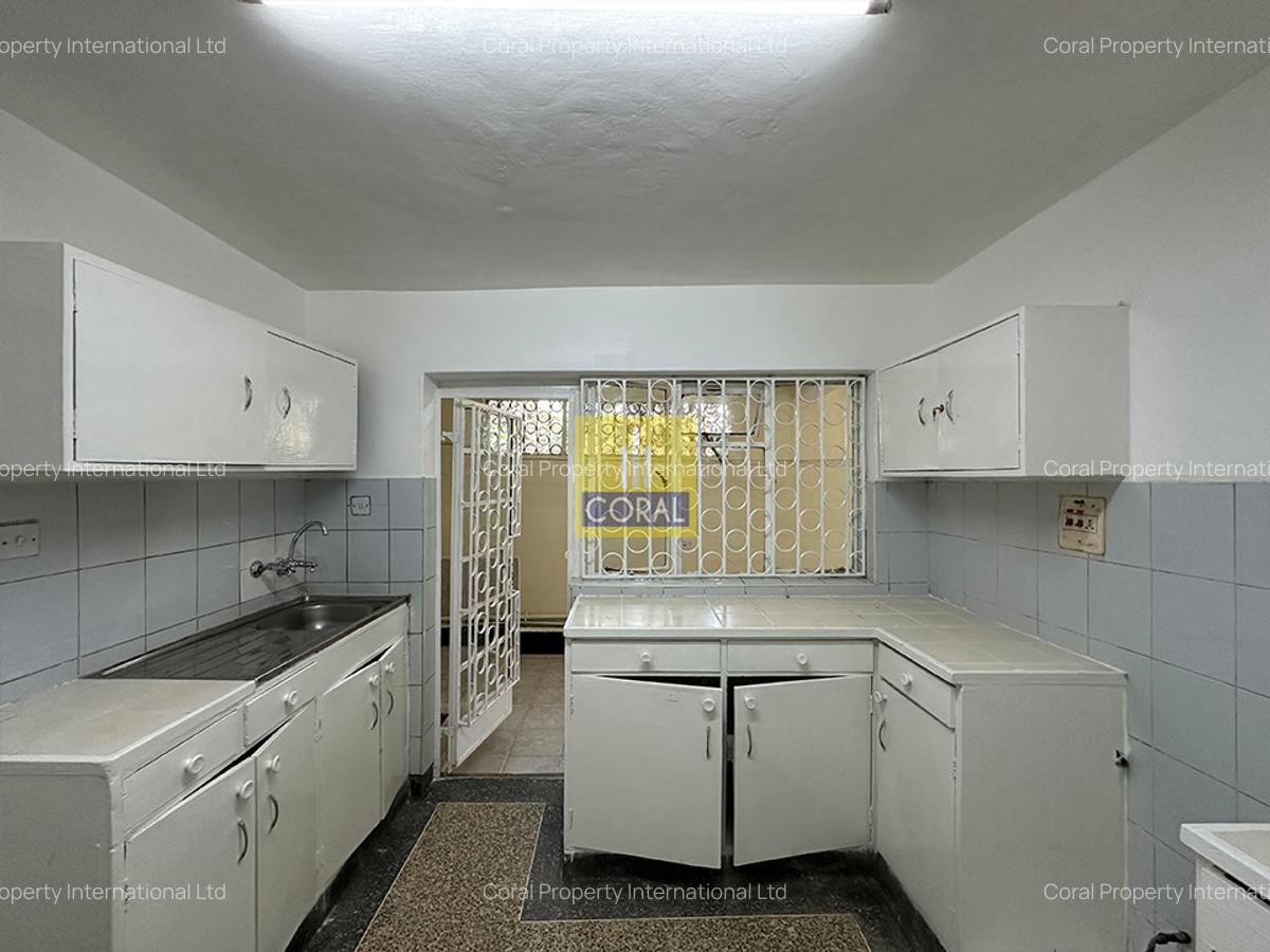 3 Bed Apartment in Brookside - 4