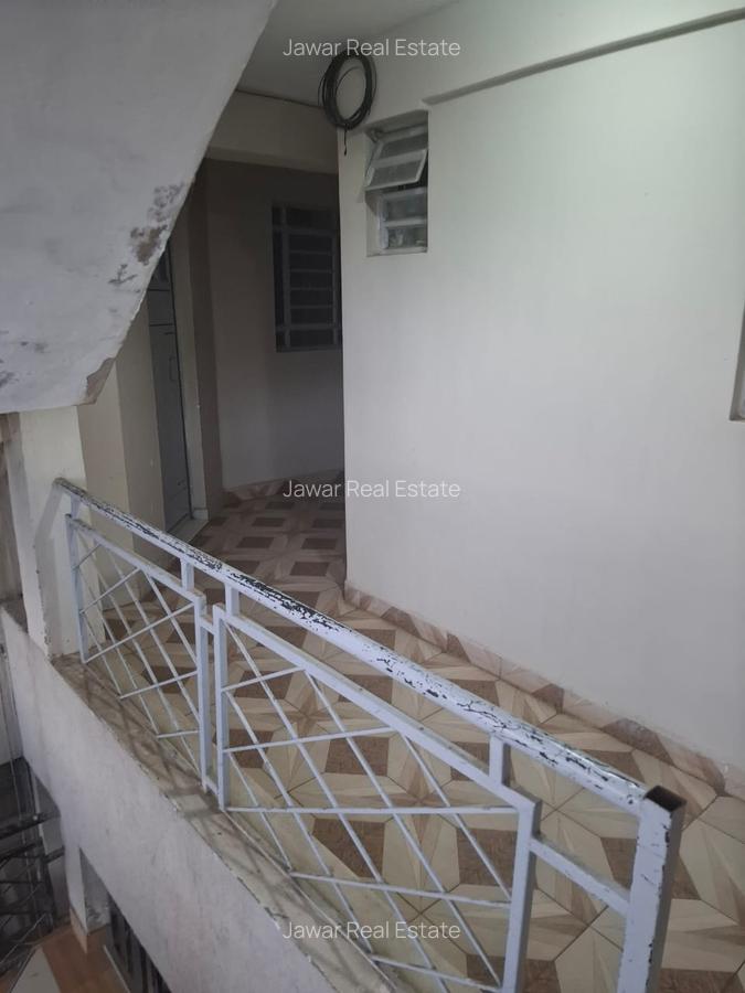 1 Bed Apartment with En Suite at Shooters - 5