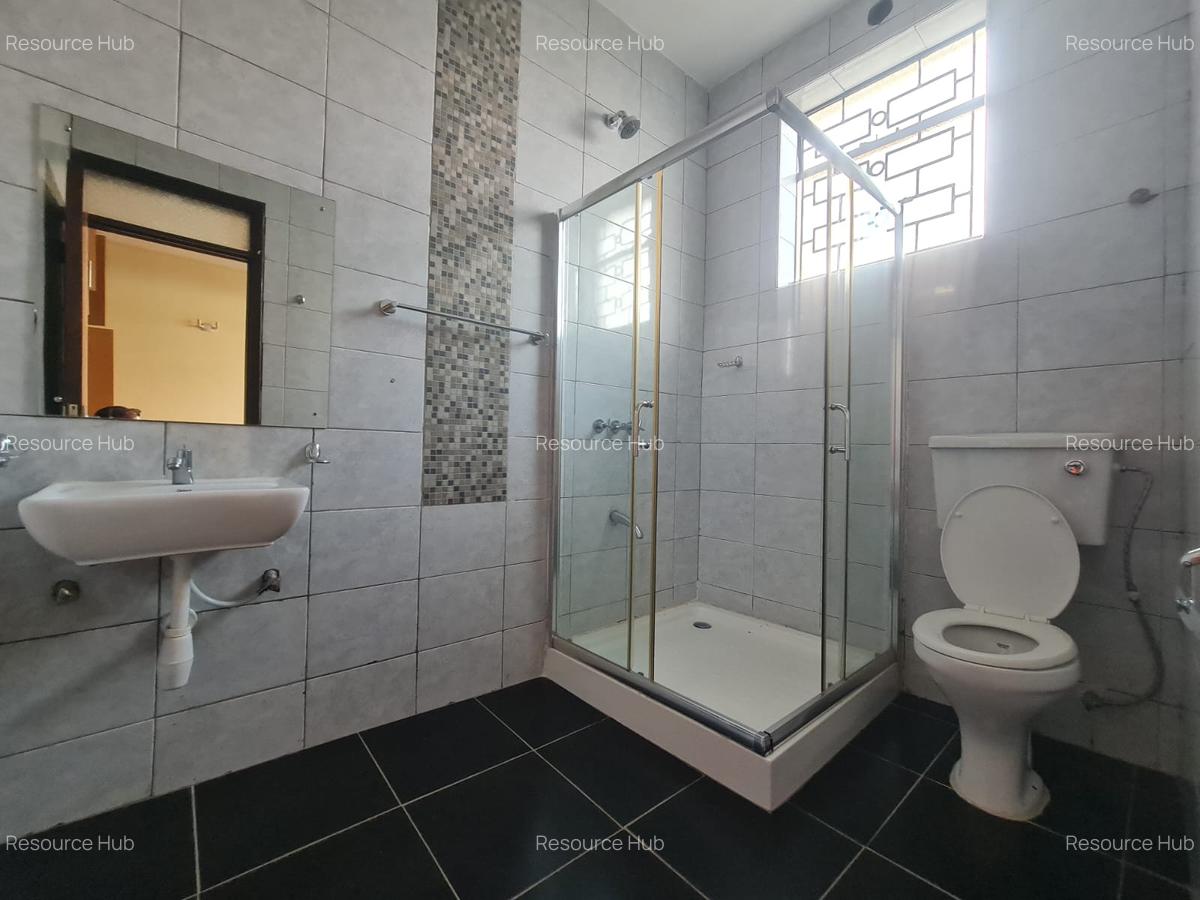 6 Bed House with En Suite at Hardy Area - 17
