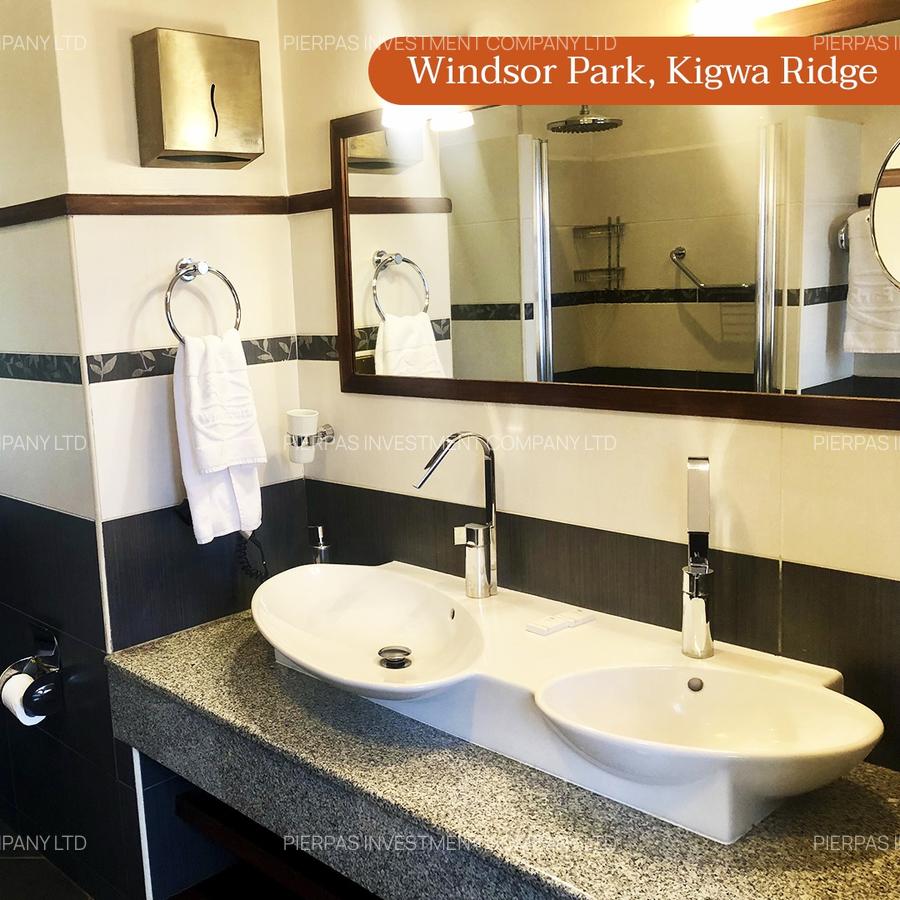 3 Bed House with En Suite in Ridgeways - 17