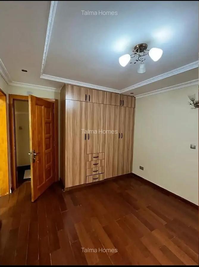 5 Bed Townhouse with En Suite at Lavington - 6