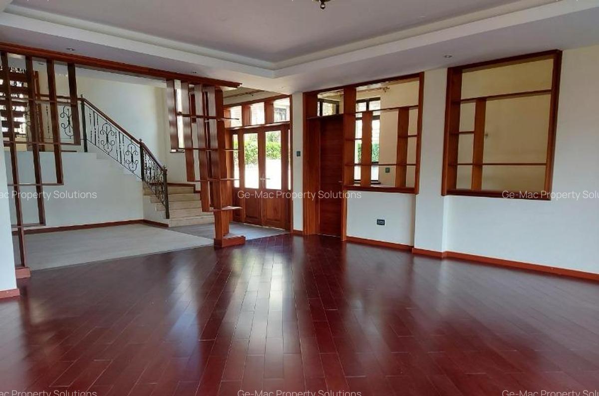 5 Bed House with En Suite in Lavington - 13