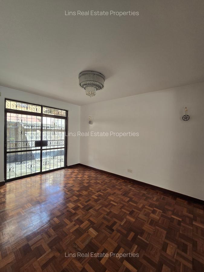 5 Bed Townhouse with En Suite in Lavington - 3