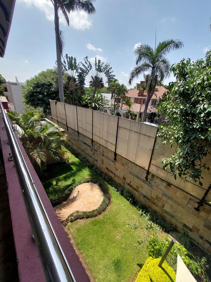 5 Bed Townhouse with En Suite in Lavington - 4