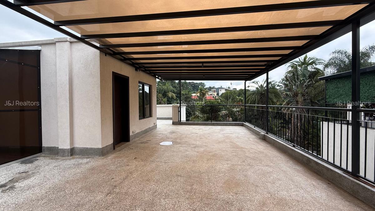 5 Bed Townhouse with En Suite in Lavington - 19