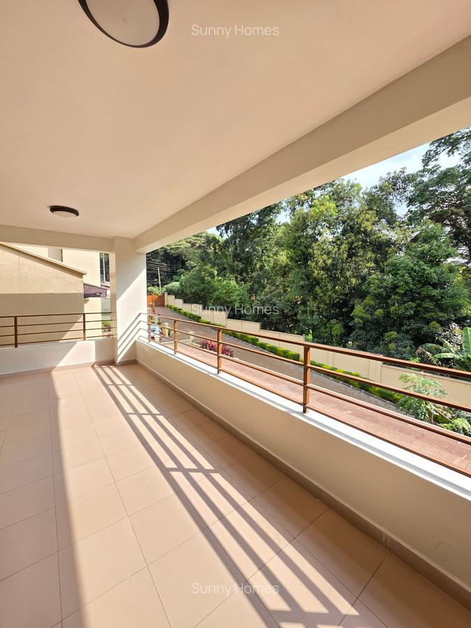 5 Bed Townhouse with En Suite at Lavington Green - 3
