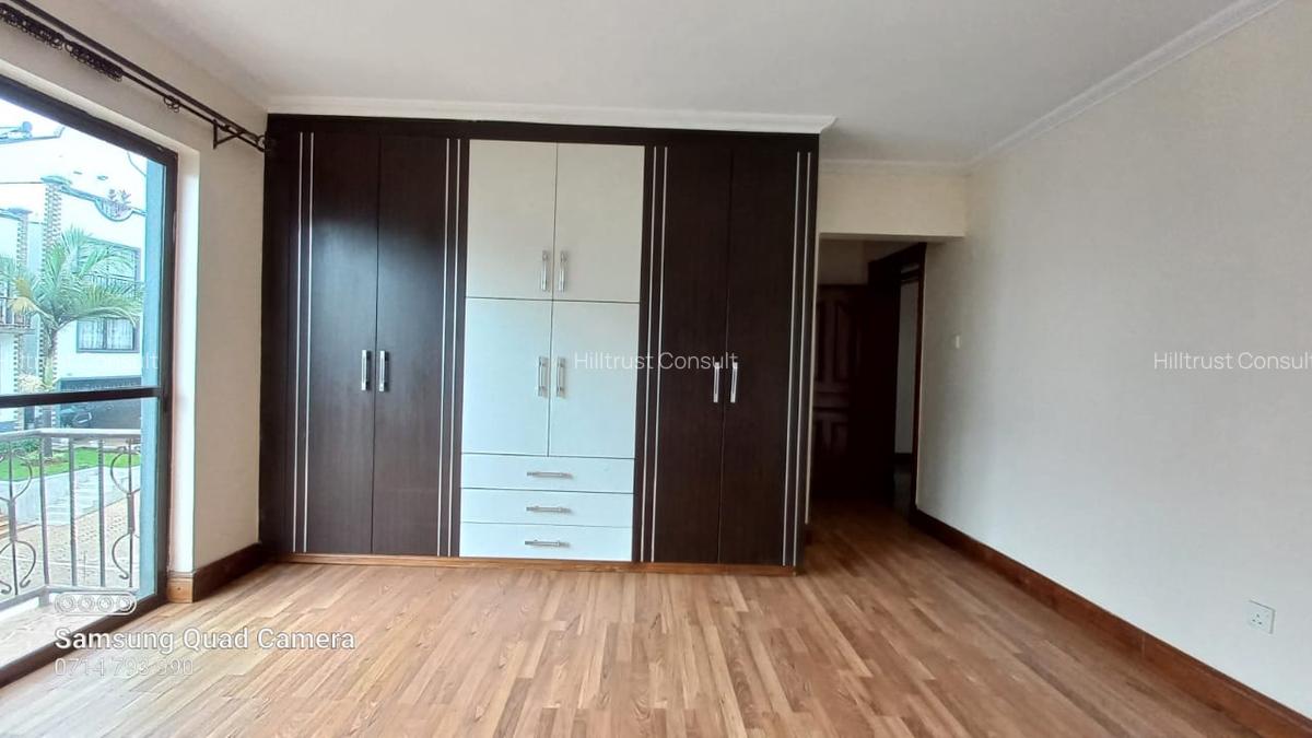 5 Bed Townhouse with En Suite at Gravellia Grove - 9