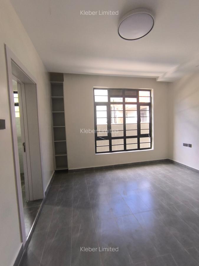 4 Bed House with En Suite at Membley - 8