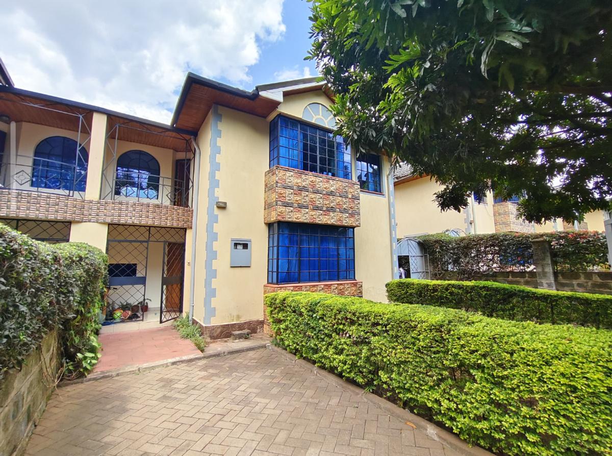 4 Bed House with En Suite in Lavington - 1