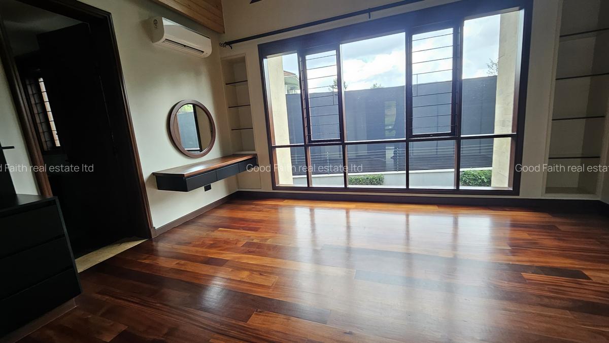 5 Bed House with En Suite in Runda - 10