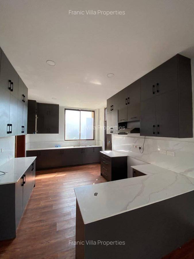 4 Bed House with En Suite at Membley - 1