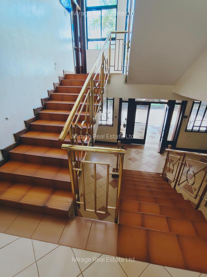 1,750 ft² Office with Service Charge Included in Lavington - 5