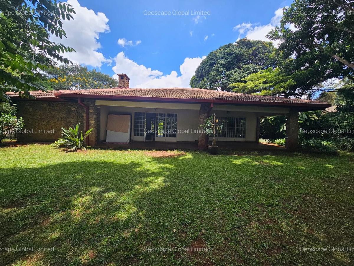4 Bed House with En Suite in Redhill - 1