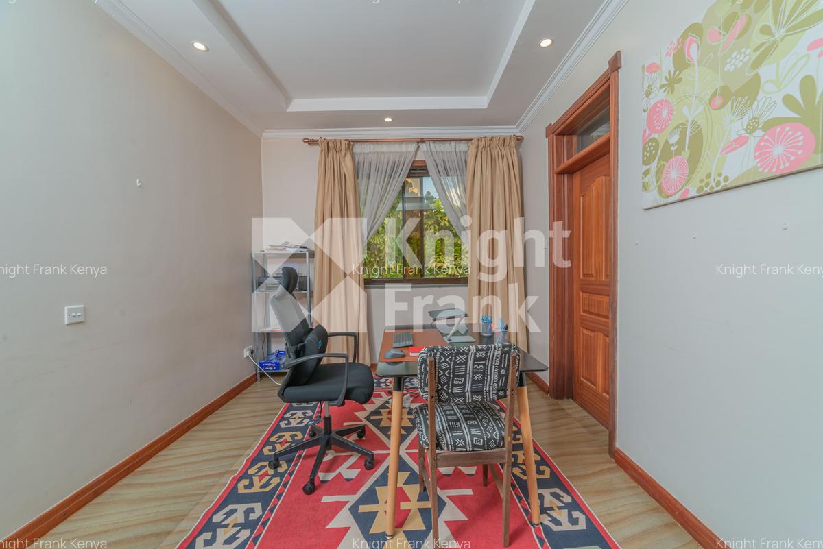 4 Bed Townhouse with En Suite in Hill View - 14