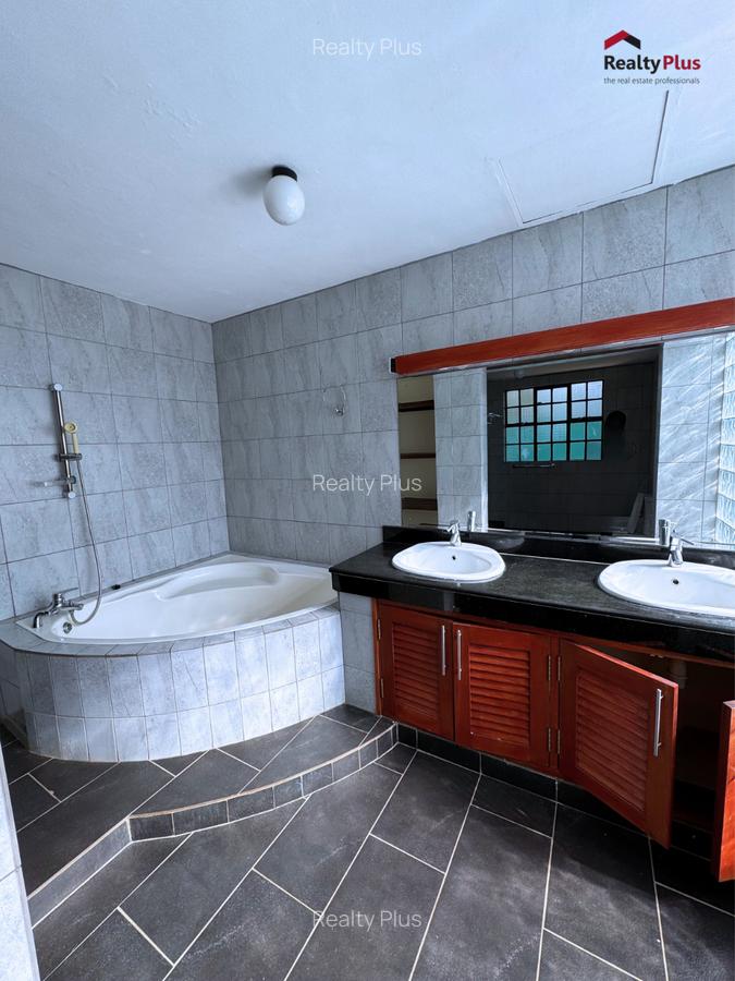 4 Bed Villa with En Suite in Runda - 16