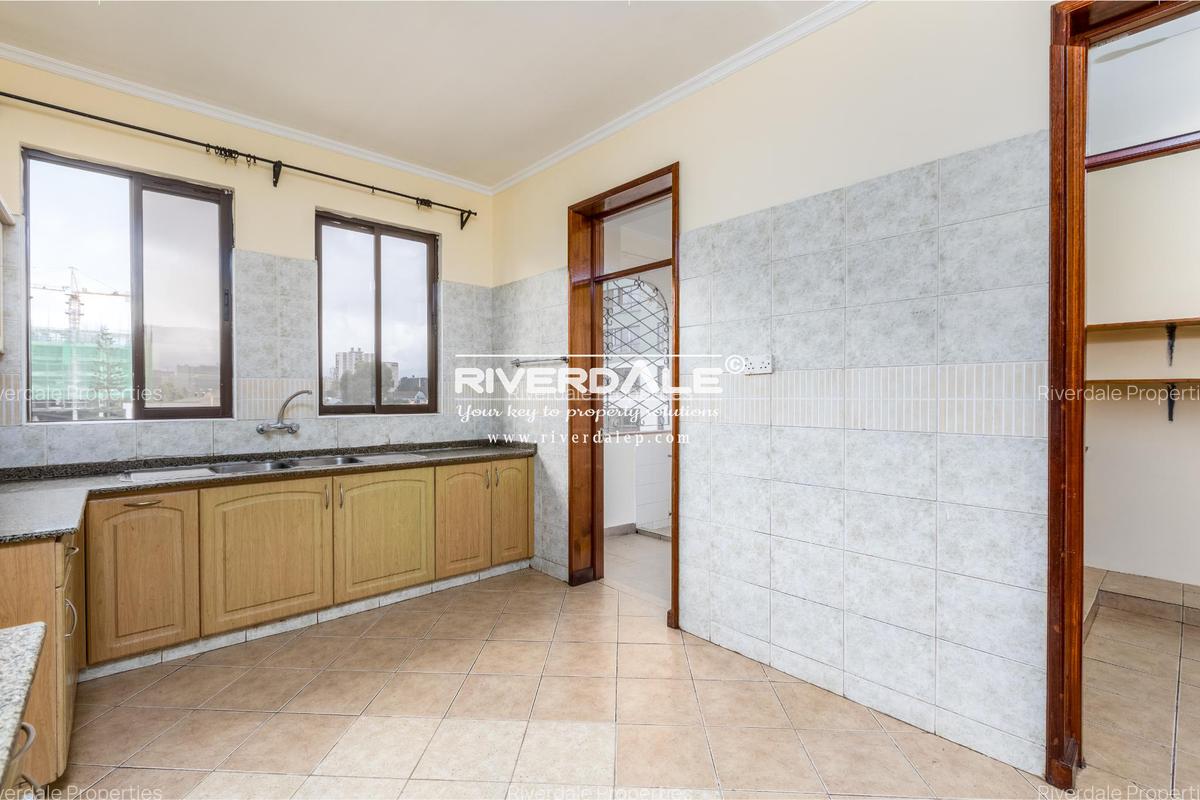 3 Bed Apartment with En Suite in Parklands - 5