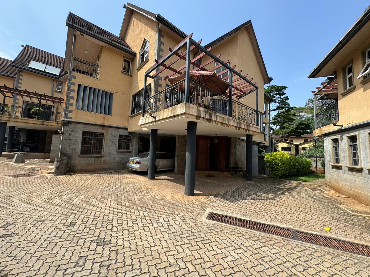 5 Bed Townhouse with En Suite in Spring Valley - 19