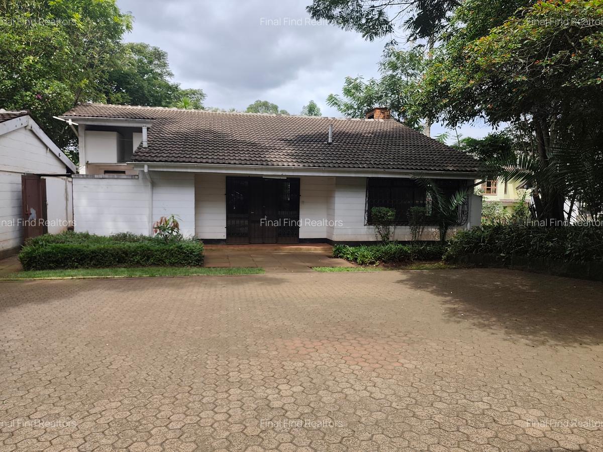 4 Bed House with En Suite in Runda - 2