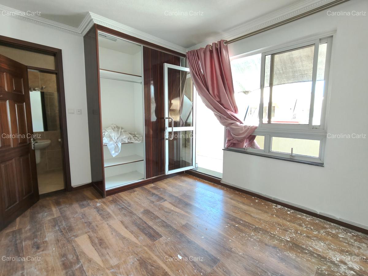 4 Bed Apartment with En Suite at Brookside Drive - 14